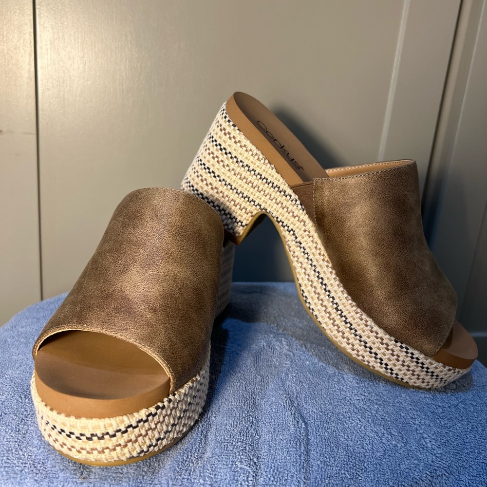 Corky Totally Buggin Wedges